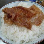 食事処こまつ - 割としっかりした歯応えのある豚肉です