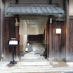 モトイ - 店舗入り口