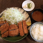 富士喜 - 銘柄豚三種食べ比べ　3,800円 
左から、
- 愛農ナチュラルポーク（その時入荷の部位） 
- 金華豚（ヒレ肉） 
- 瑞穂のいも豚（みすじ又はロース）