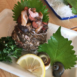 まるは食堂旅館 - サザエの刺身