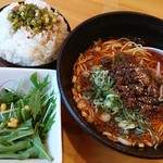 大名ちんちん - Ｃランチ、サンラー麺･ごはん･サラダと→杏仁豆腐