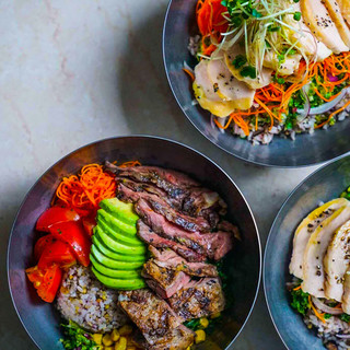 種類豊富なカスタムボウルから自分に合った一杯を見つける。