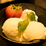 和食と個室 朧 - 濃厚バニラアイス