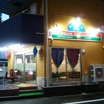 エー・ラージ - 店の外観全体