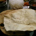 エー・ラージ - チャパティと、パパド