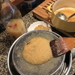 カフェ アリカ - ジンジャーシロップ仕込み中。自家製ドリンクで癒されてください♪