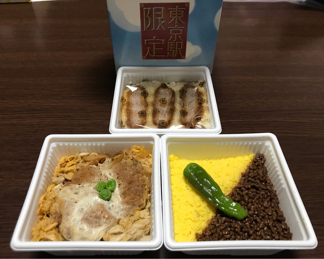 『東京駅丸の内駅舎 三階建て弁当』by 死んでも残留 とんかつ まい泉 グランスタ店 （まいせん） 東京