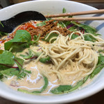 麺匠 喜楽々 - 濃厚担々麺：細麺（麺アップ）