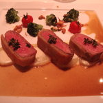 メゾン ポール・ボキューズ - 主菜：カレーの香りを付けた仔羊のパート包み焼き　タイム風味ジューソース