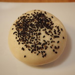 リクロチュール - 黒ゴマきなこあんぱん