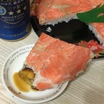 ジョイフルシマヤ - ちょい醤油つけてね。

残ったら明日の弁当な。

さーてケーブルTVでガンダム(最初のヤツ)見ながら鱒寿司で飲もっと。

『何回見てるん？そんなんばっかり・・・鱒寿司好きやねぇ〜〜〜』

って妻呆れ顔