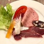 三輪亭 - 南チロル風ハム・サラミ、チーズの盛り合わせ