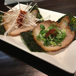 呼び戻しとんこつ 光四郎 - おつまみチャーシュー