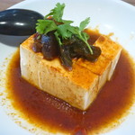 重慶厨房 - ピータン豆腐を１つ食べてから慌ててぱちり！辛味と山椒の効いたソースが美味しいです