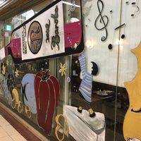 オステリア ガウダンテ 大阪駅前第4ビル店 - 店外壁面の絵