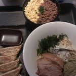 煮干し中華そば一燈 - 「牡蠣の和え玉」＋「牛そぼろ丼」 ＋「肉汁餃子」 ＋「神豚的なオマケ」