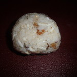 百楽荘 - 鯛めしをお握りにしてもらいました