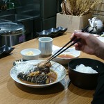 四季料理 海山 - 先に来ていたお隣さんの煮付け。羨ましい！