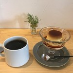 月と群青と珈琲と - コーヒーとカスタードプリン