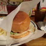 ヴィレッジヴァンガード ダイナー - ハワイアンローラーコースターバーガー