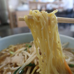 鵬龍 - 麺は細麺