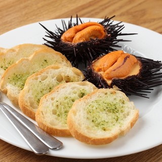 "Sea urchin pudding with garlic toast"
