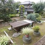 水塚 - 良く手入れされたお庭