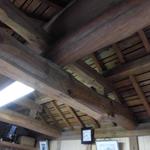 水塚 - 立派な梁ですね