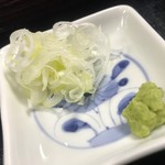 照庵そば処 - 薬味と山葵も真面目です