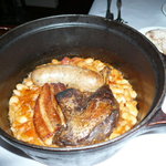 ビストロ　トロワキャール - カスレ ～鴨のコンフィ プティサレ ソーセージの白インゲン豆煮込み～