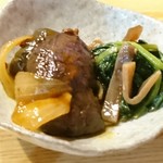 富久美 - 付き出し 茄子・青菜・タマネギ・こんにゃく煮もの
