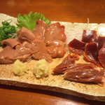 ん。 - 比内地鶏のレバー刺し・・。