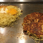 Okonomiyaki Teppanyaki Tokugawa - 調理中です…笑