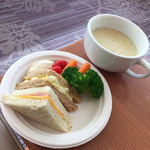 Honolulu International Airport JAL Sakura Lounge - 