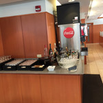 Honolulu International Airport JAL Sakura Lounge - 