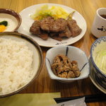 「牛たん定食」@１５７５円＋「とろろ」@３１５円