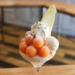 メロンと杏仁のパフェ☆