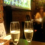 カナヤマ　エイティーズ - ロシアワールドカップ出場決定 店長から全員にスパークリングワインのサービス