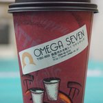 オメガセブン - テイクアウト用のコーヒー容器です。ドリンク類はすべてテイクアウトできます。