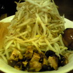 麺屋 御神本 - まぜそばのクラッシュ肉