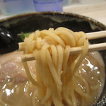 東成きんせい - 醤油らーめん/麺リフト