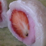 創作郷土菓子 榎本屋 - いちご大福（断面）