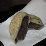 創作郷土菓子 榎本屋 - 草餅（断面）