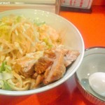 ちばから - 油そば醤油(きざみ豚・温玉付き)+チーズ 「ニンニクアブララー油」(960円) 2017/09