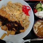 ハッピー食堂 - かつチャーハン　ミニサラダ・味噌汁付(税込み900円)