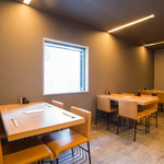 焼き鳥とワイン 萬鳥 - 