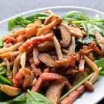 Salad Spinach, hot bacon and mushroom salad