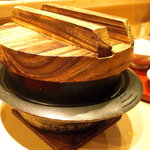 大喜久 - 炊きあがった釜が登場…