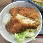 金丸本店 - ミニだすが、ボリュームたっぷりな(分かりますかな厚みが)チキンカツだす！