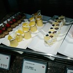 ブッフェアンドカフェ スロープサイドダイナー ザクロ - 